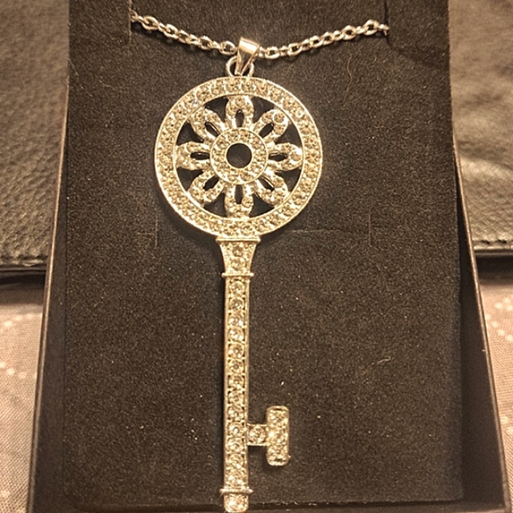 Crystal Rhinestone Gold Key Pendant Necklace stainless 18"-22”chain NEW